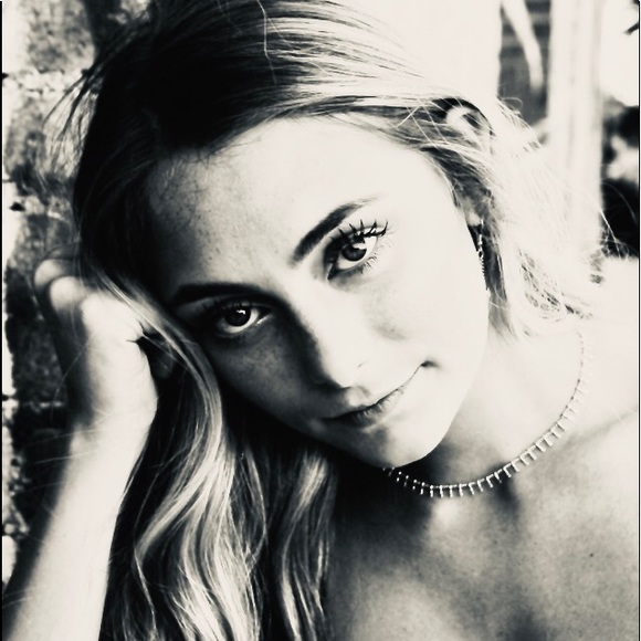 Meet your Posher, Stephanie - Picture 6 of 8